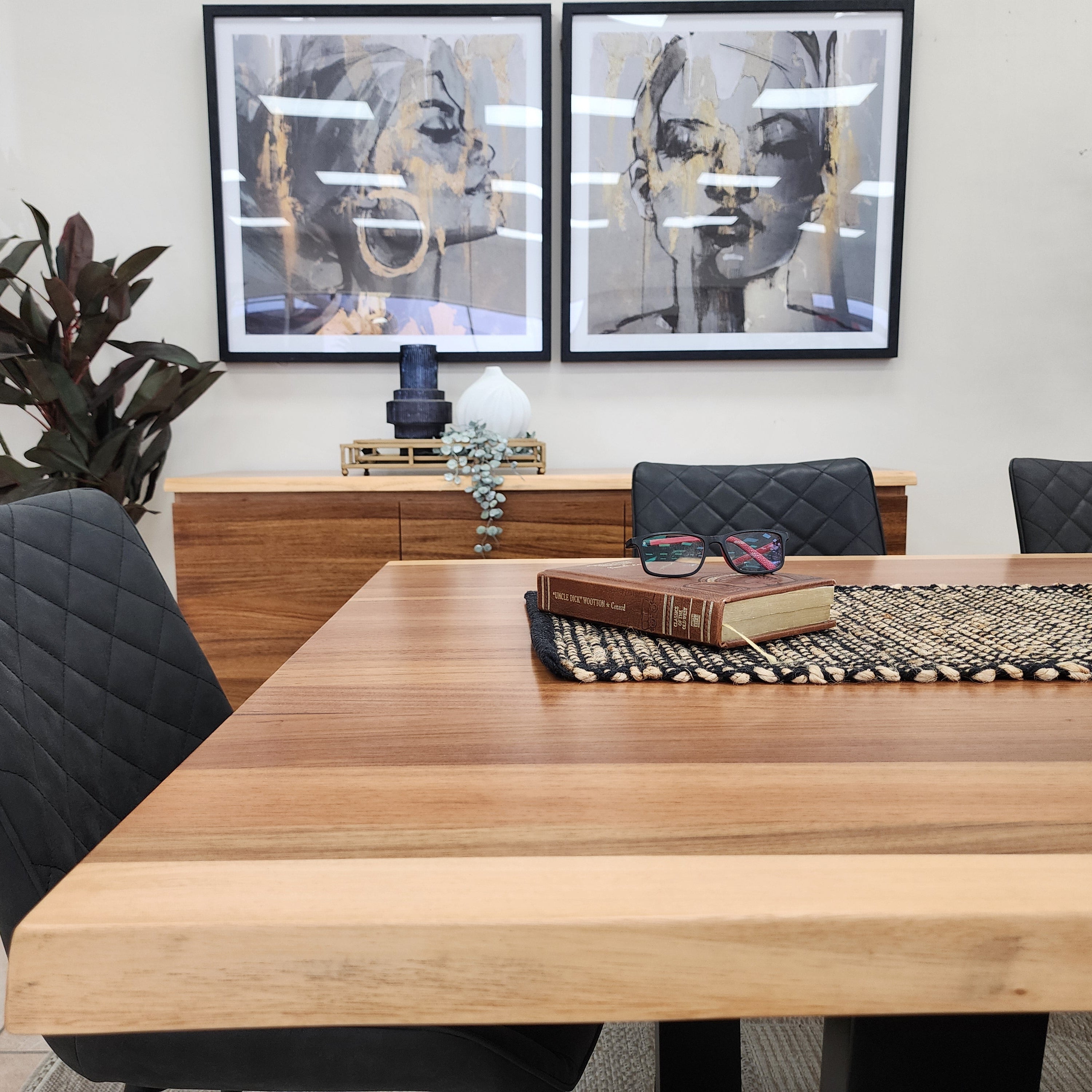 Highland Blackwood 7 Piece Dining Package