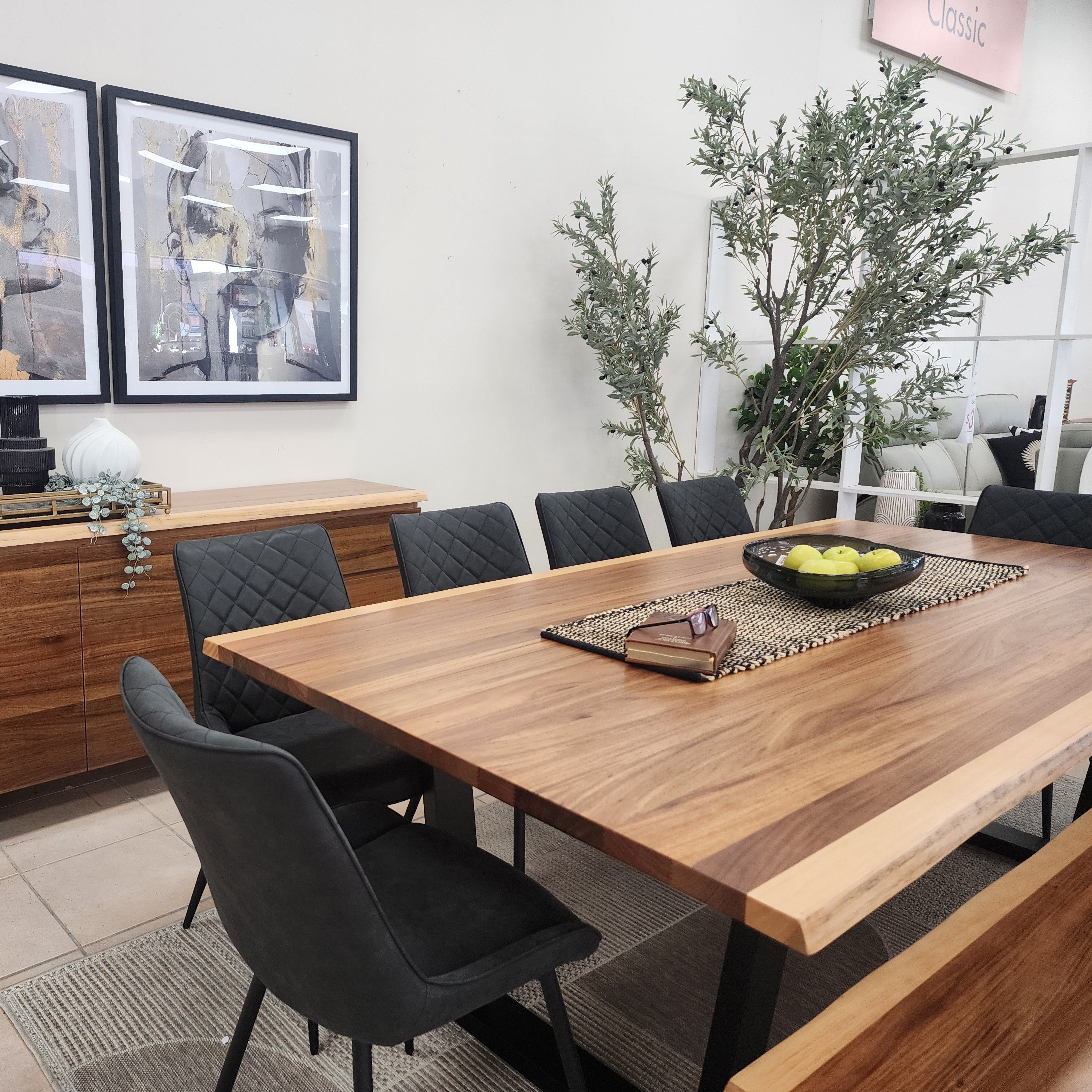 Highland Blackwood 8 Piece Package