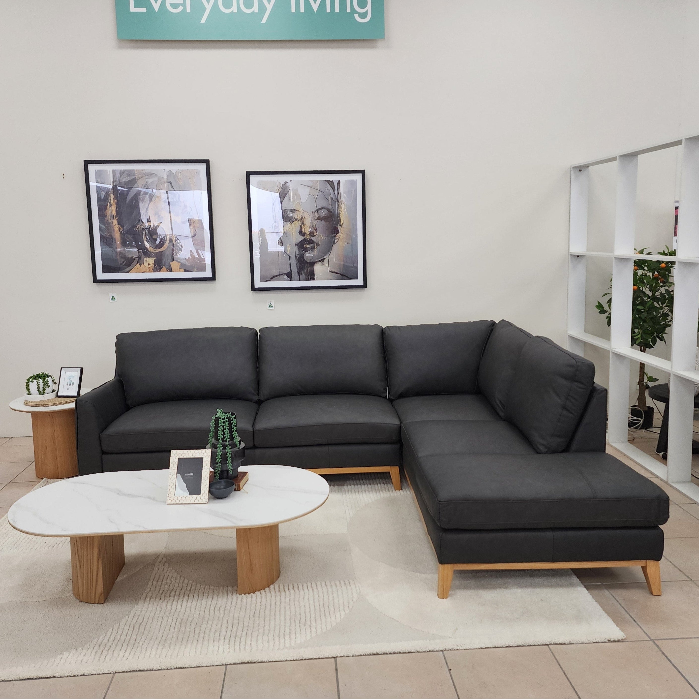 Carson Right Chaise In Black Leather