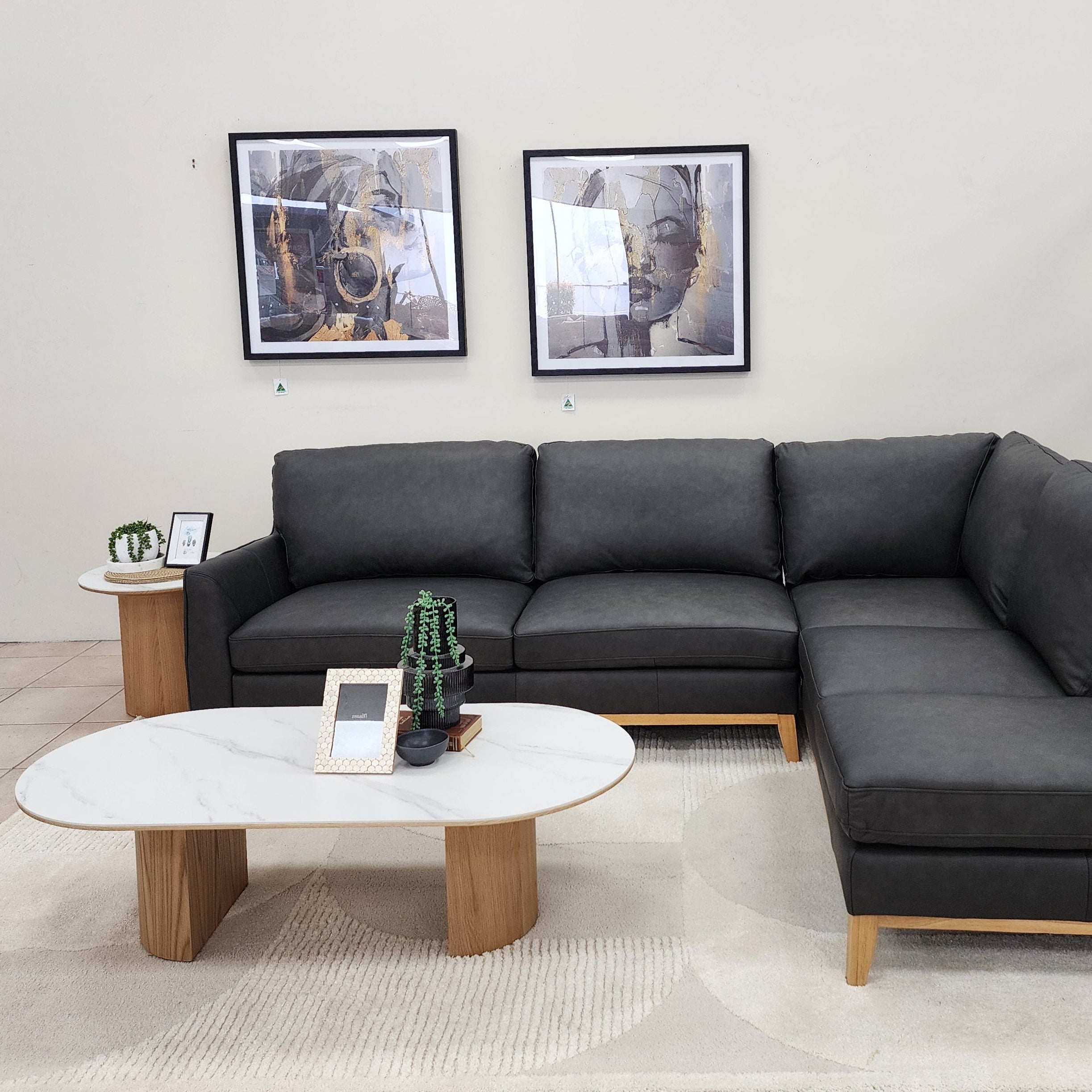 Carson Right Chaise In Black Leather