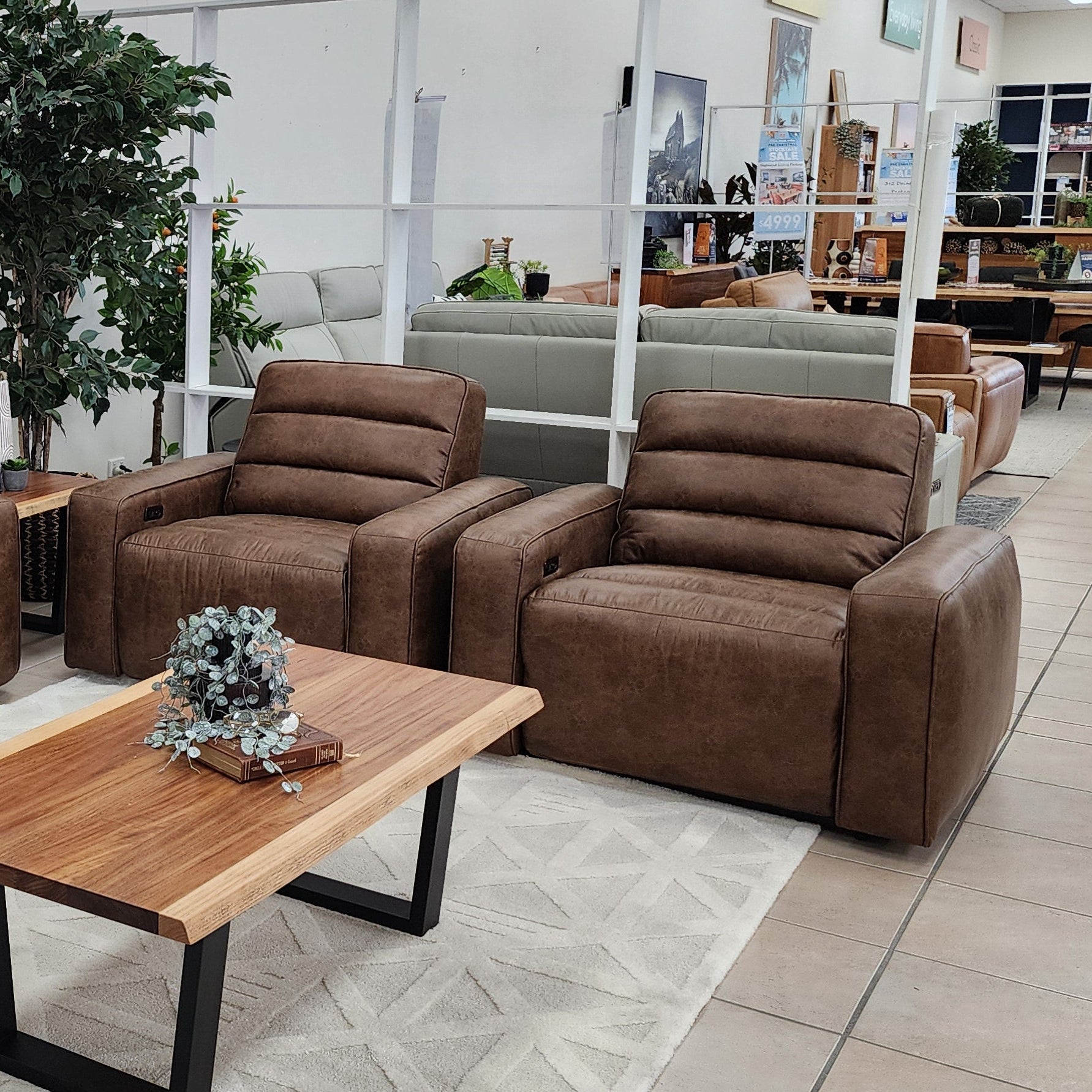 Hollywood Electric Recliner In Tan