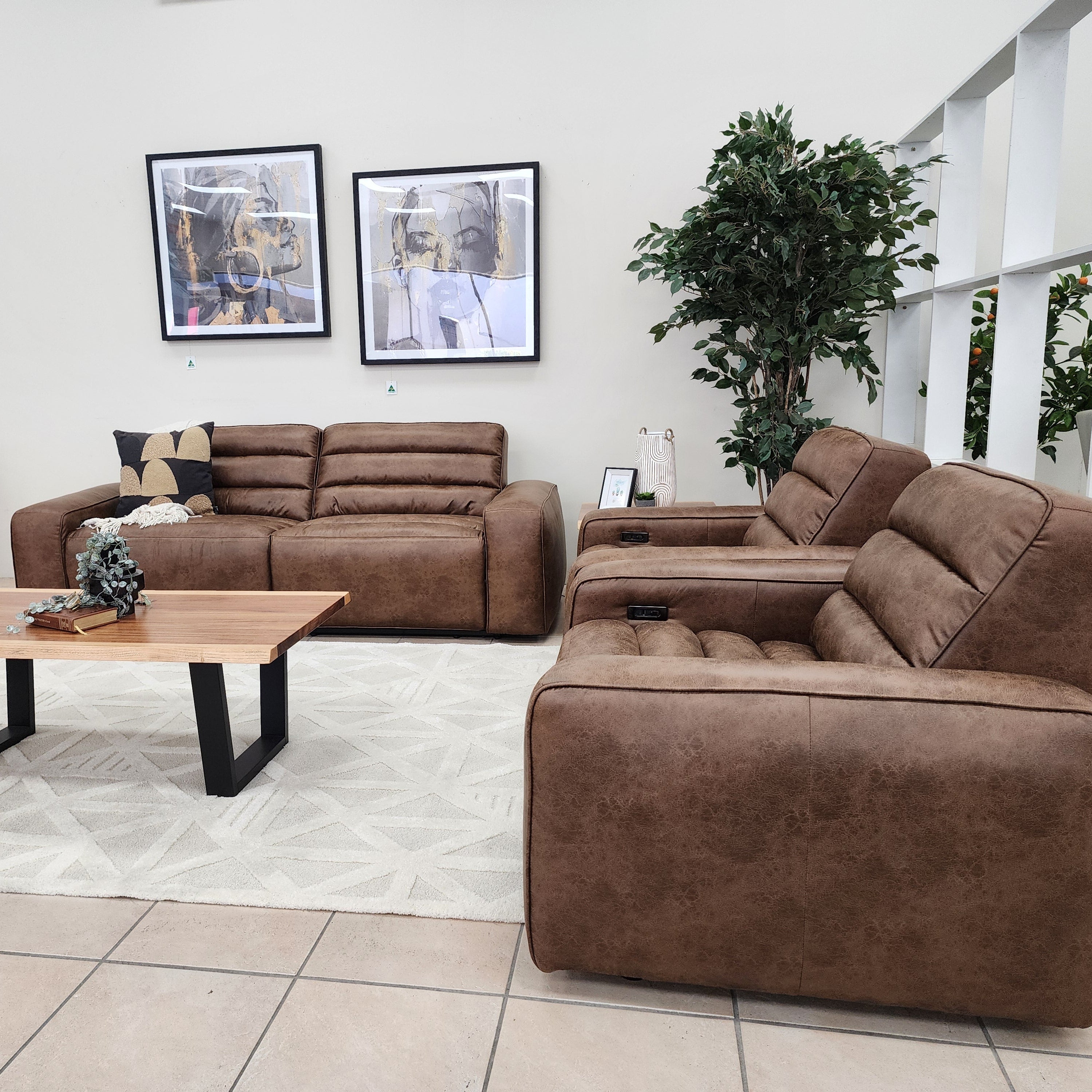 Hollywood 3 Piece Electric Recliner Package In Tan
