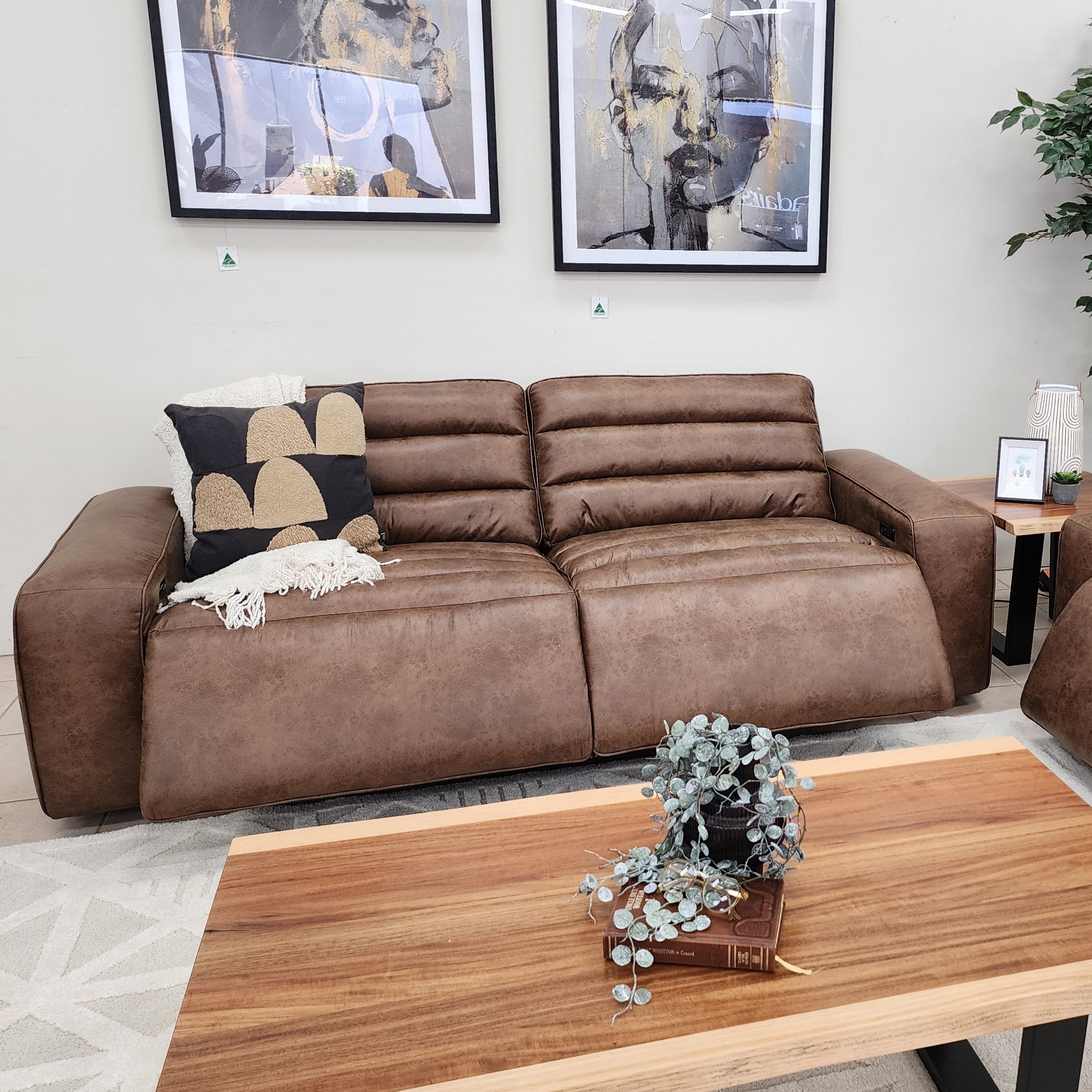 Hollywood 3 Seater With Electric Recliners In Tan
