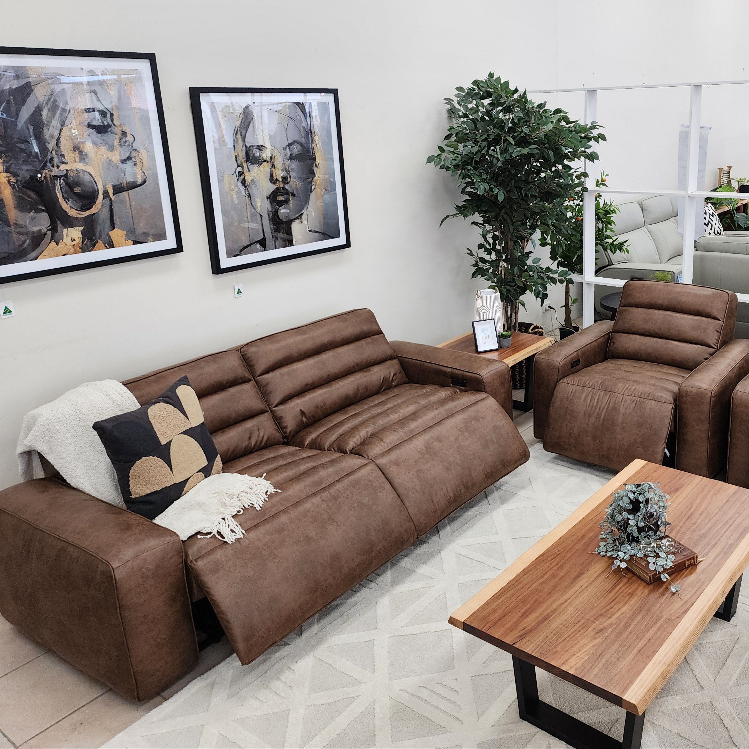 Hollywood 3 Piece Electric Recliner Package In Tan