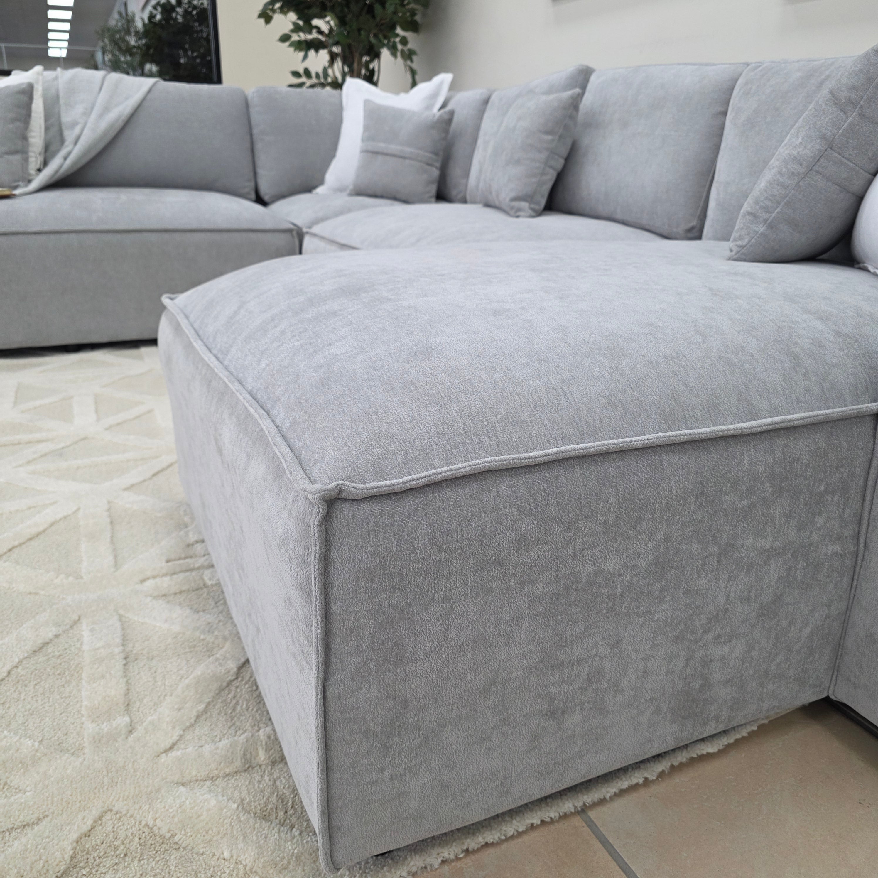 Ezra Corner Chaise In Grey