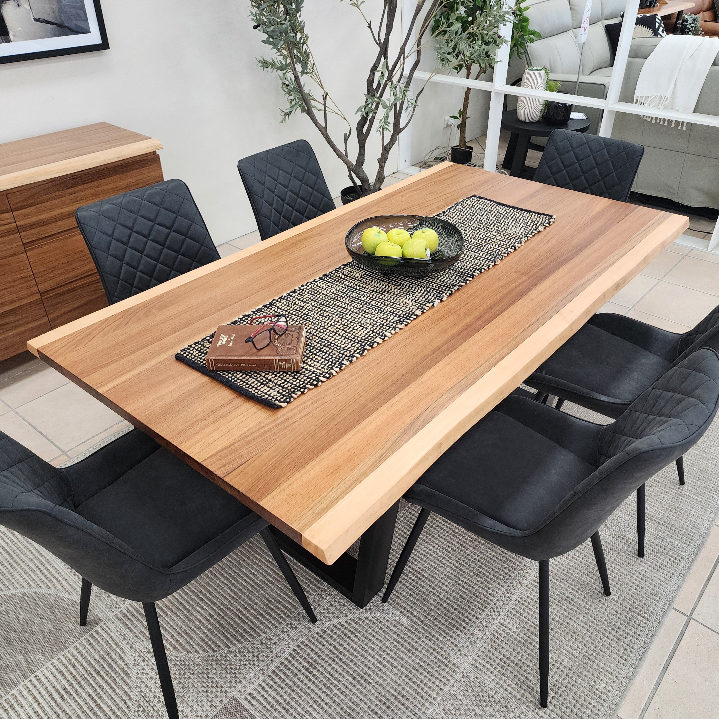 Highland Blackwood 7 Piece Dining Package