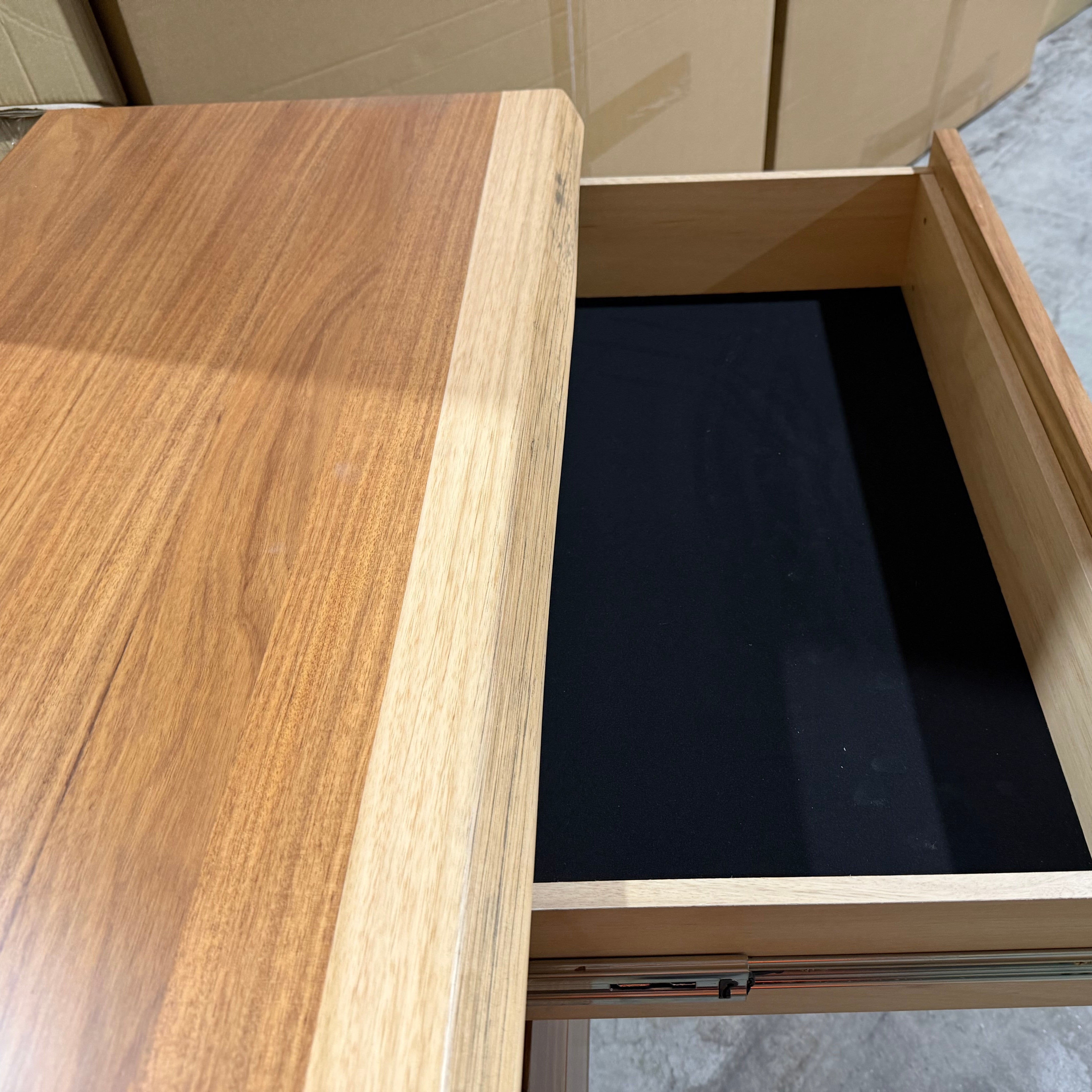 Highland Dressing Table With Mirror In Tasmanian Blackwood