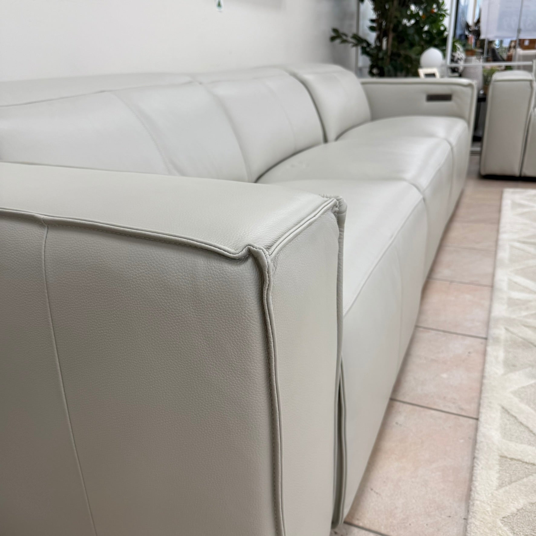 Xander 4 Seater With Electrics In 100% Premium Grey Leather