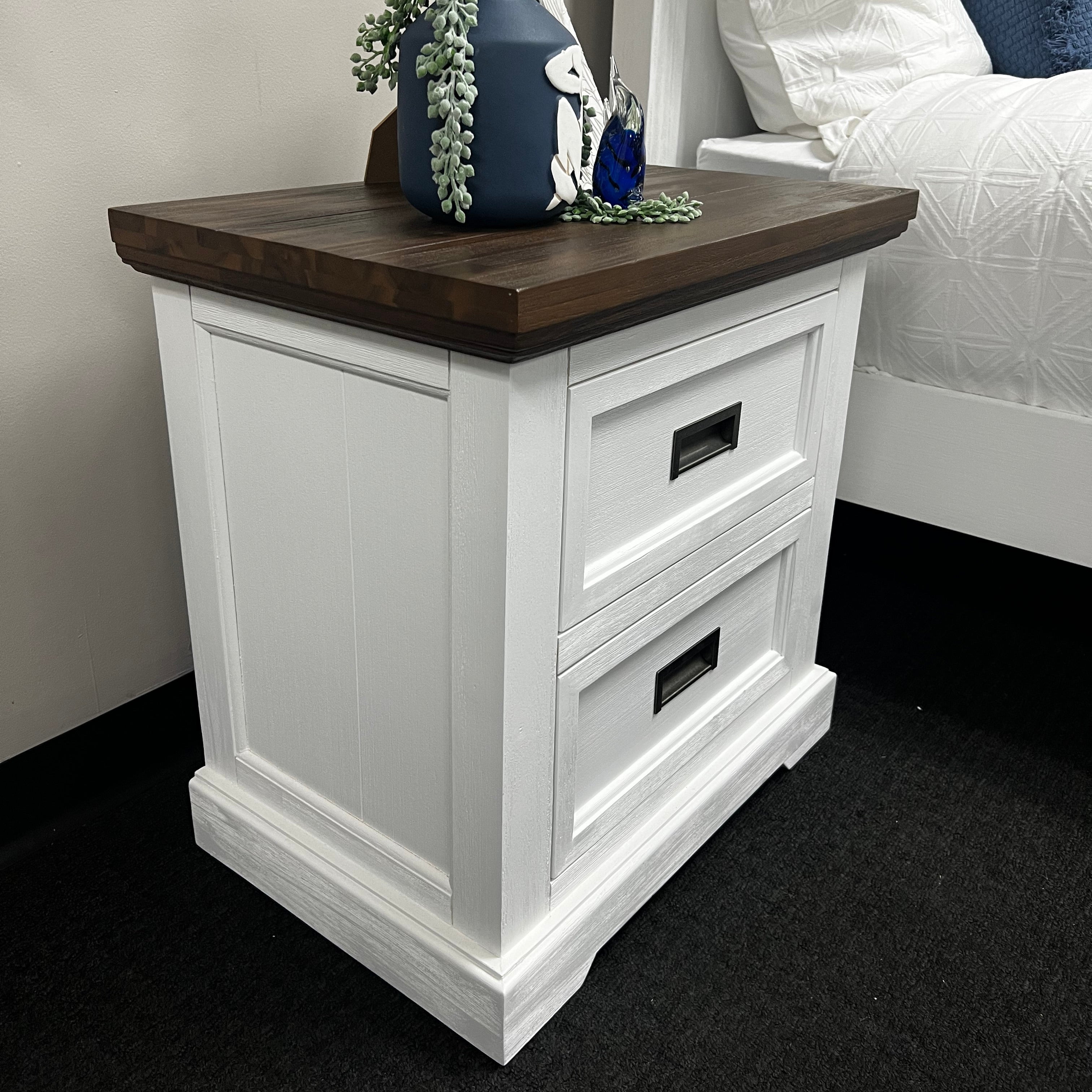 Hamptons Bedside Chest