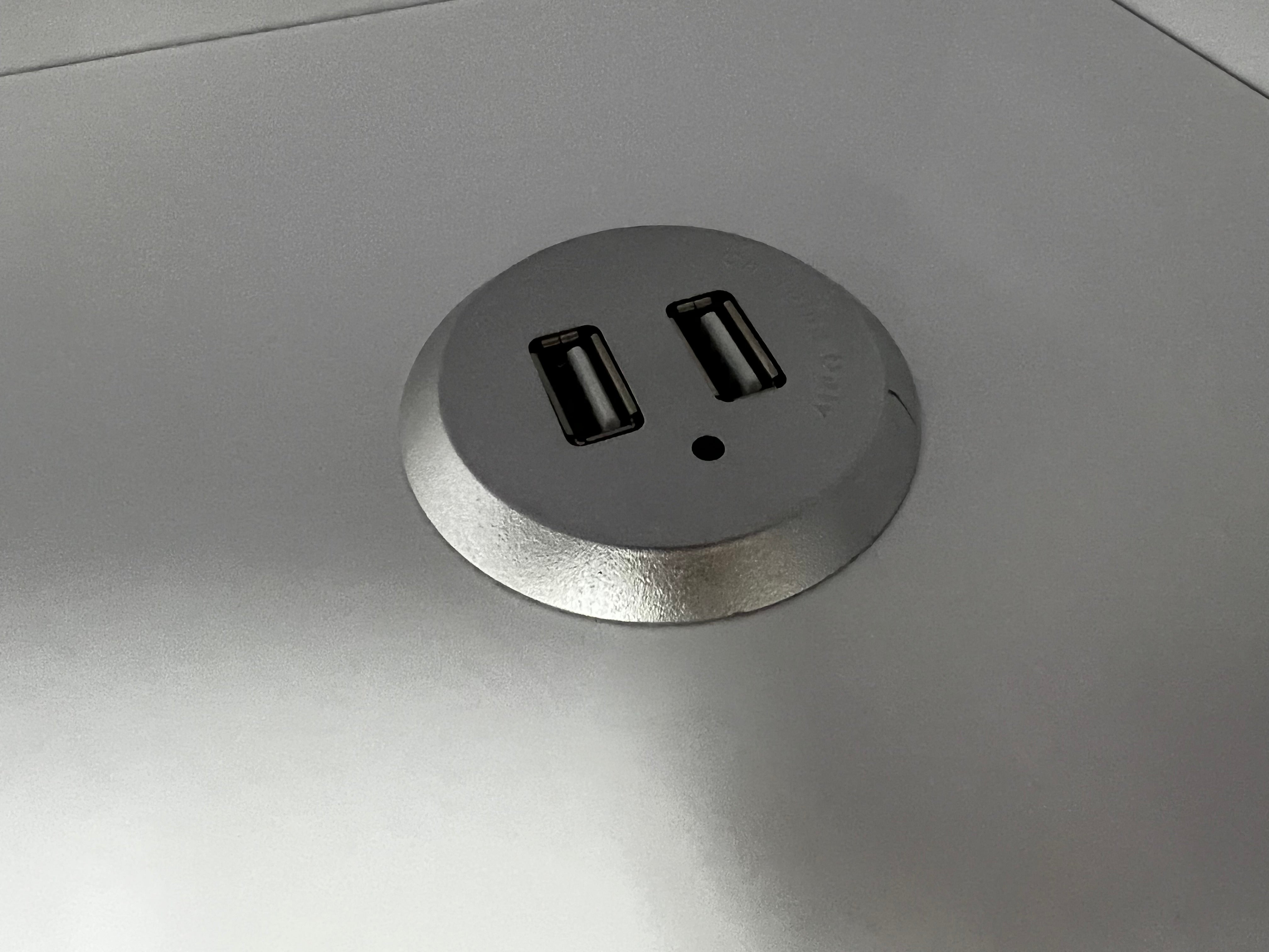 Davis 4 pce Queen Suite with Dressing Table