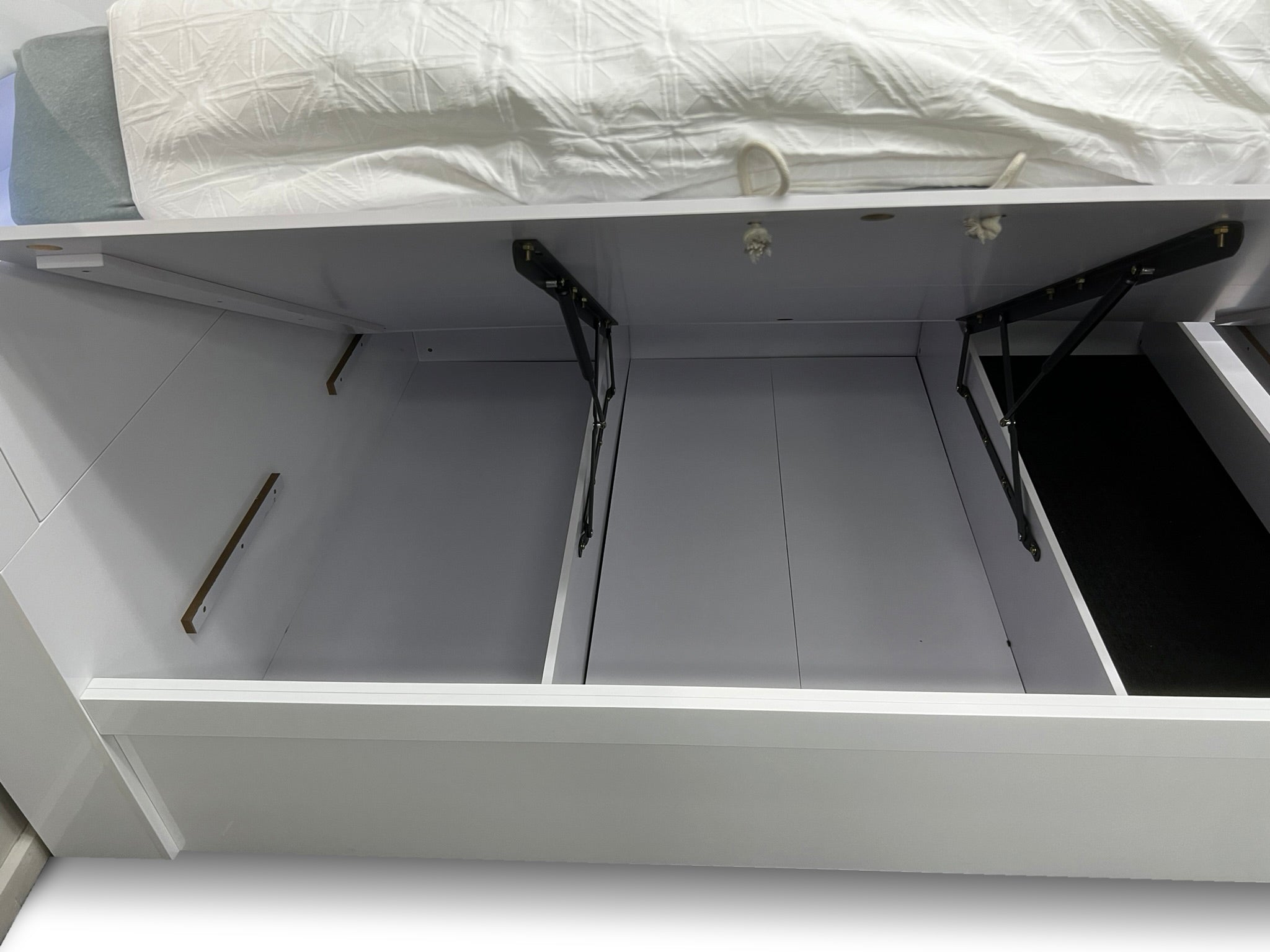 Davis 4 pce Queen Suite with Dressing Table