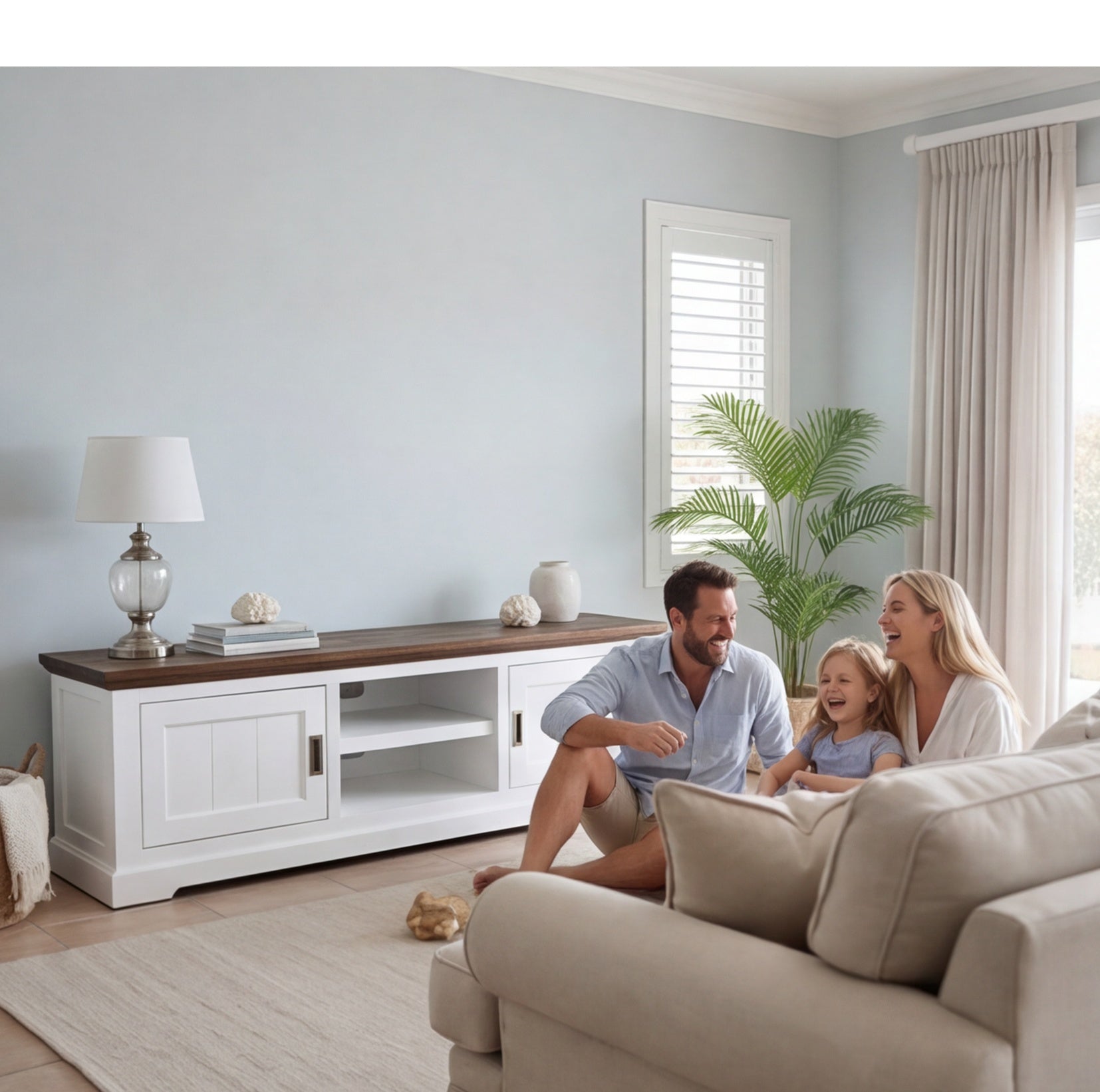 Hamptons 1770 wide TV unit