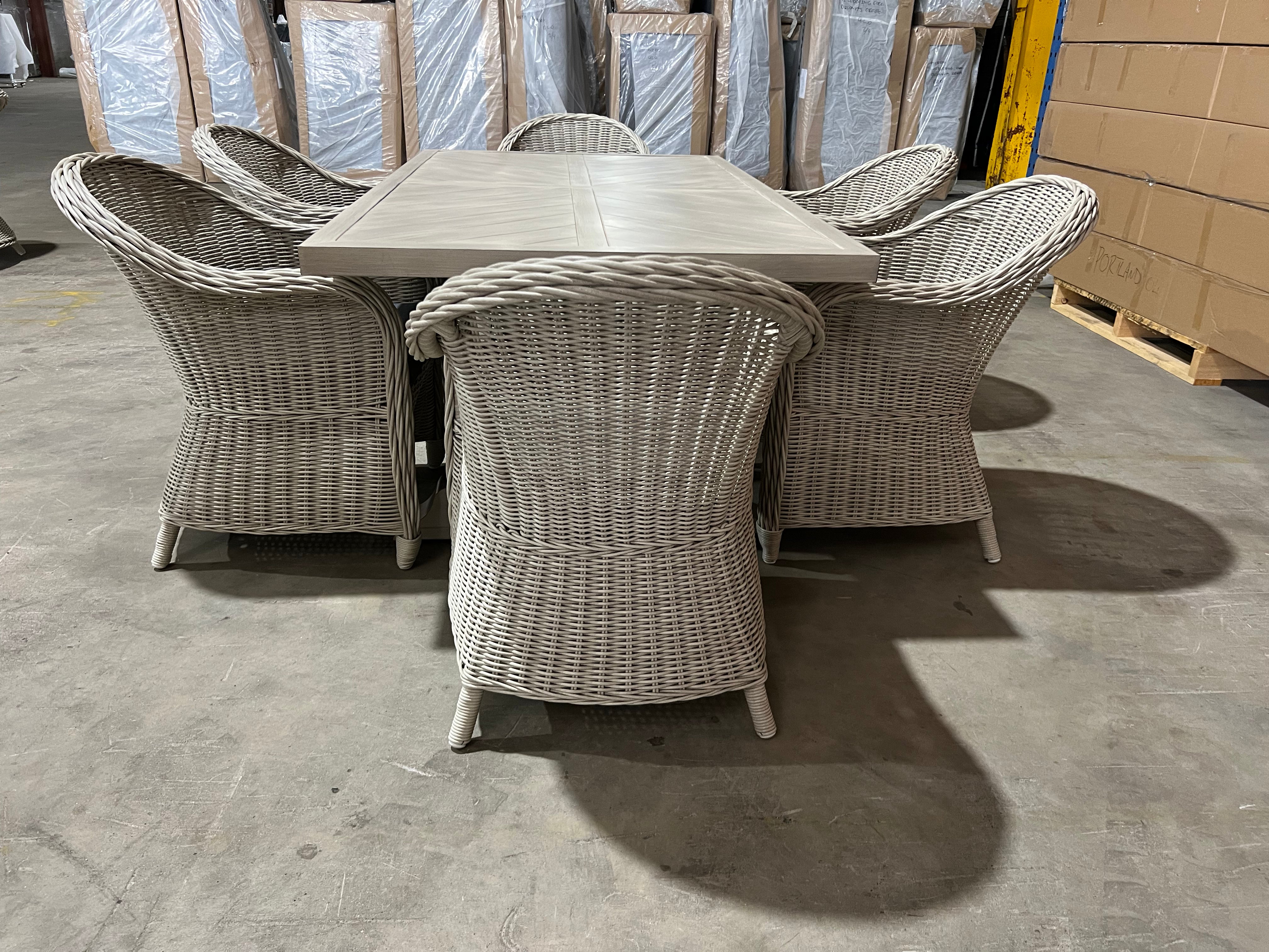 Clermont 7 Piece Dining Package